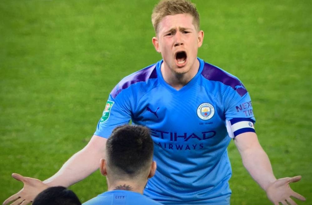 欧冠半场：杜兰、多尔贝格破门，卡拉巴克1-1阿贾克斯（欧冠半场比分：卡拉巴克1-1阿贾克斯，杜兰与多尔贝格建功）