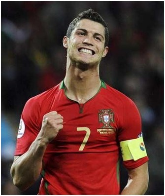 皇马vs曼城全场数据：射门8-8，控球率五五开（皇马与曼城全场统计：8-8射门，控球势均力敌）