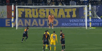 哈兰德自英超首秀以来13次中框，同期仅次于努涅斯和B费