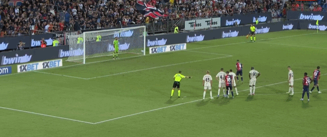 意媒：奇克考虑在冬窗离开米兰，以提升参加世界杯的机会（意媒称：为提升世界杯入选机会，奇克或于冬窗考虑离开米兰）