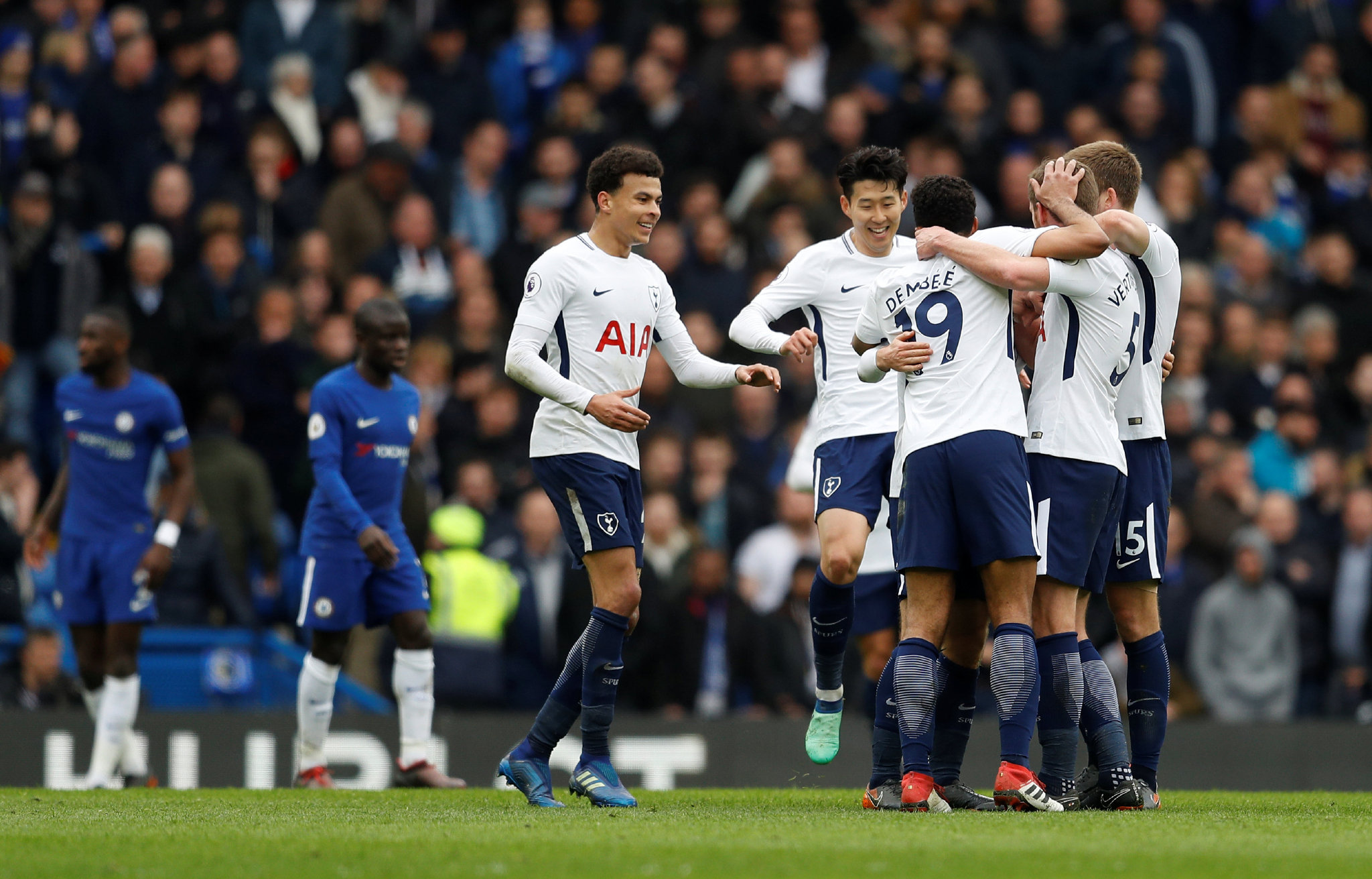 意媒：黄潜考虑买断那不勒斯租将拉法-马林，皇马握有回购权（意媒：黄潜欲买断那不勒斯租借的拉法-马林，皇马保留回购权）