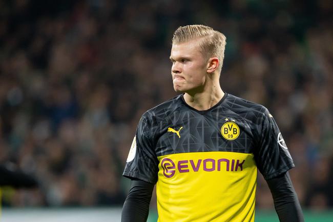 记者：拜仁和于帕梅卡诺基本谈妥新合同，只差解约金条款（记者：拜仁与于帕梅卡诺新合同基本谈妥，解约金条款尚待敲定）