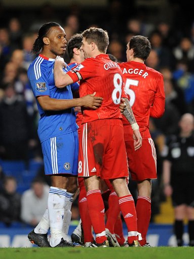 疯狂的足球：米兰门神迈尼昂的盘带合集（绿茵狂潮：米兰门神迈尼昂炫技盘带集锦）