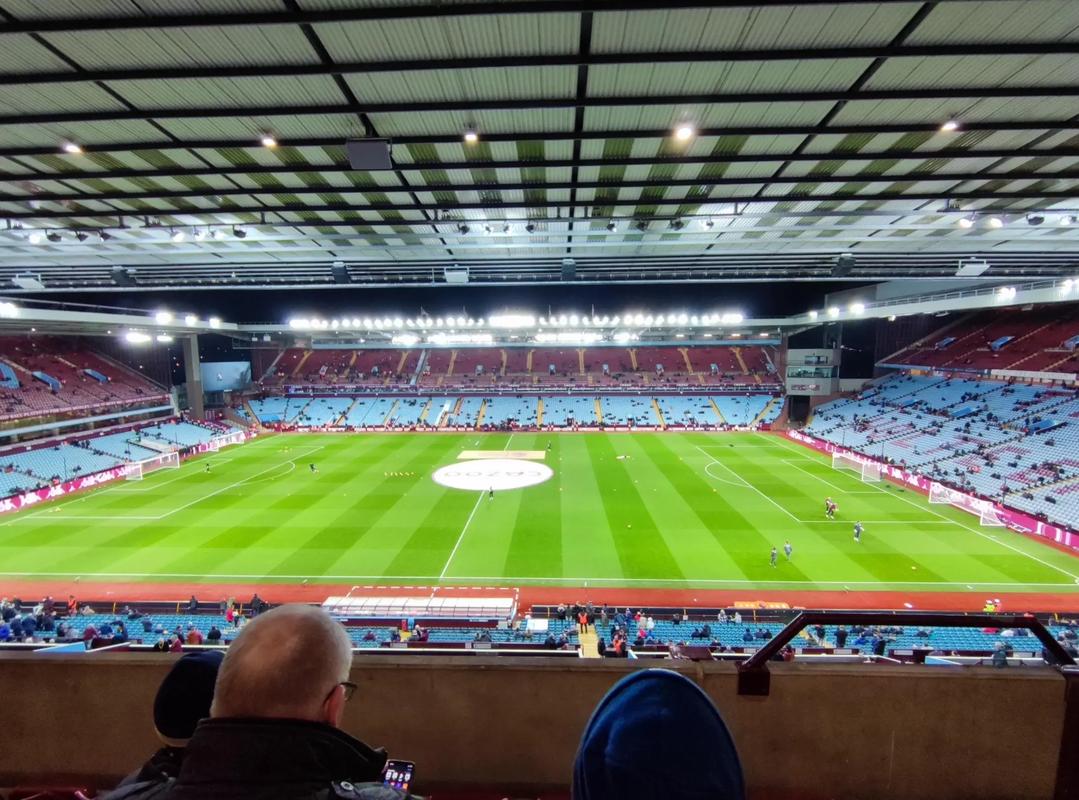 郑钦文回应黑评：我三观比较正，别人挑刺是因为一些比较自信言论（郑钦文回应质疑：自认三观正，自信发言遭挑刺）