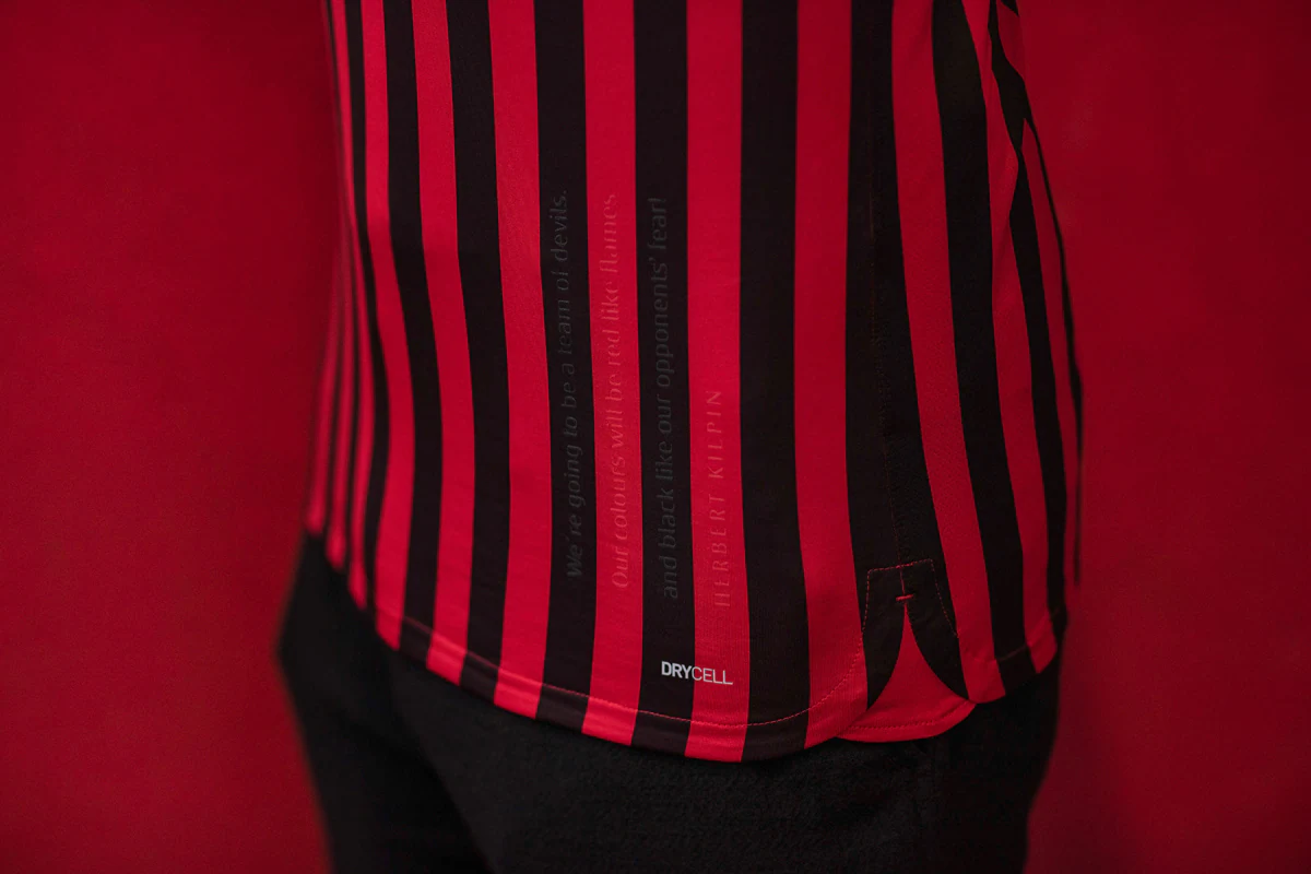 如何在野球场成为全场焦点？（如何在野球场脱颖而出，吸引全场目光？）