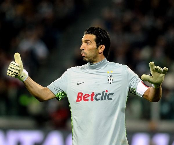 加克波伤缺数周基耶萨因病缺席，斯洛特回应球员状况（加克波伤停数周，基耶萨病缺；斯洛特释疑球员情况）