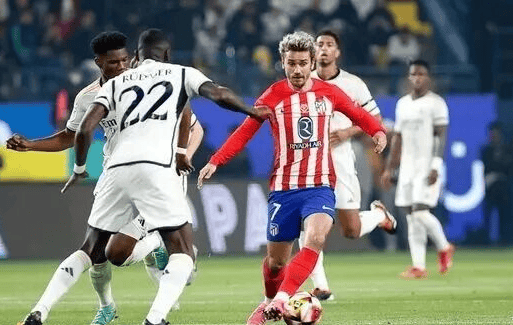 枯坐90分钟 33岁萨拉赫暗示离队 炮轰斯洛特：背信弃义一脚踹开我